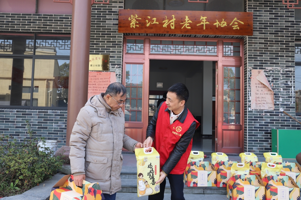 暖春意，，，，，，敬老情-壹定发多年坚持慰问孤寡老人